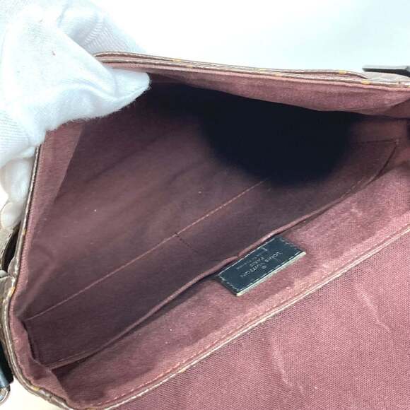 LOUIS VUITTON Authentic Black Monogram Canvas Messenger Shoulder Bag - Picture 14 of 16